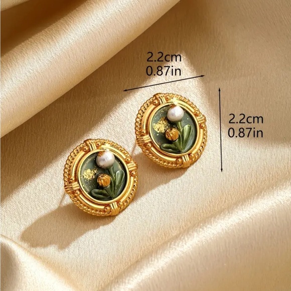 Gold Plated Freshwater Pearl Flower Stud Earrings - Picture 3 of 3